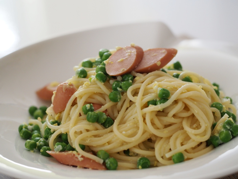 Spaghetti mit Erbsen und Würstchen oder „Kinder-Carbonara“ (4 Portionen ...