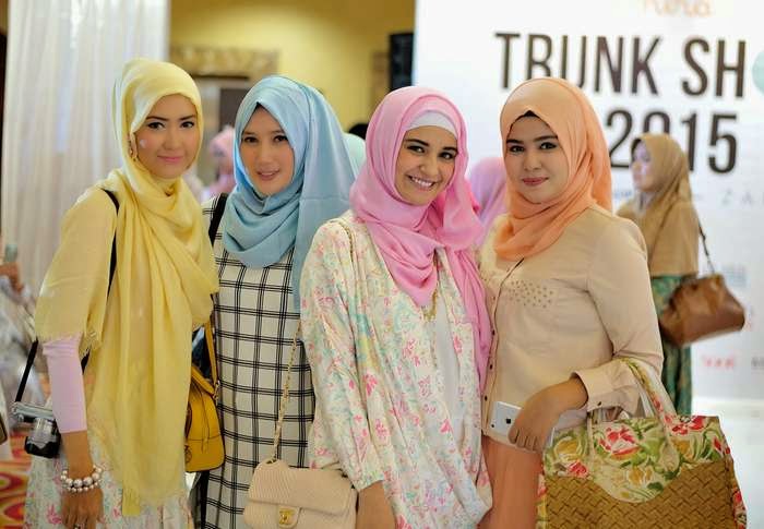Contoh busana muslim artis sehari-hari Contoh busana muslim artis sehari-hari