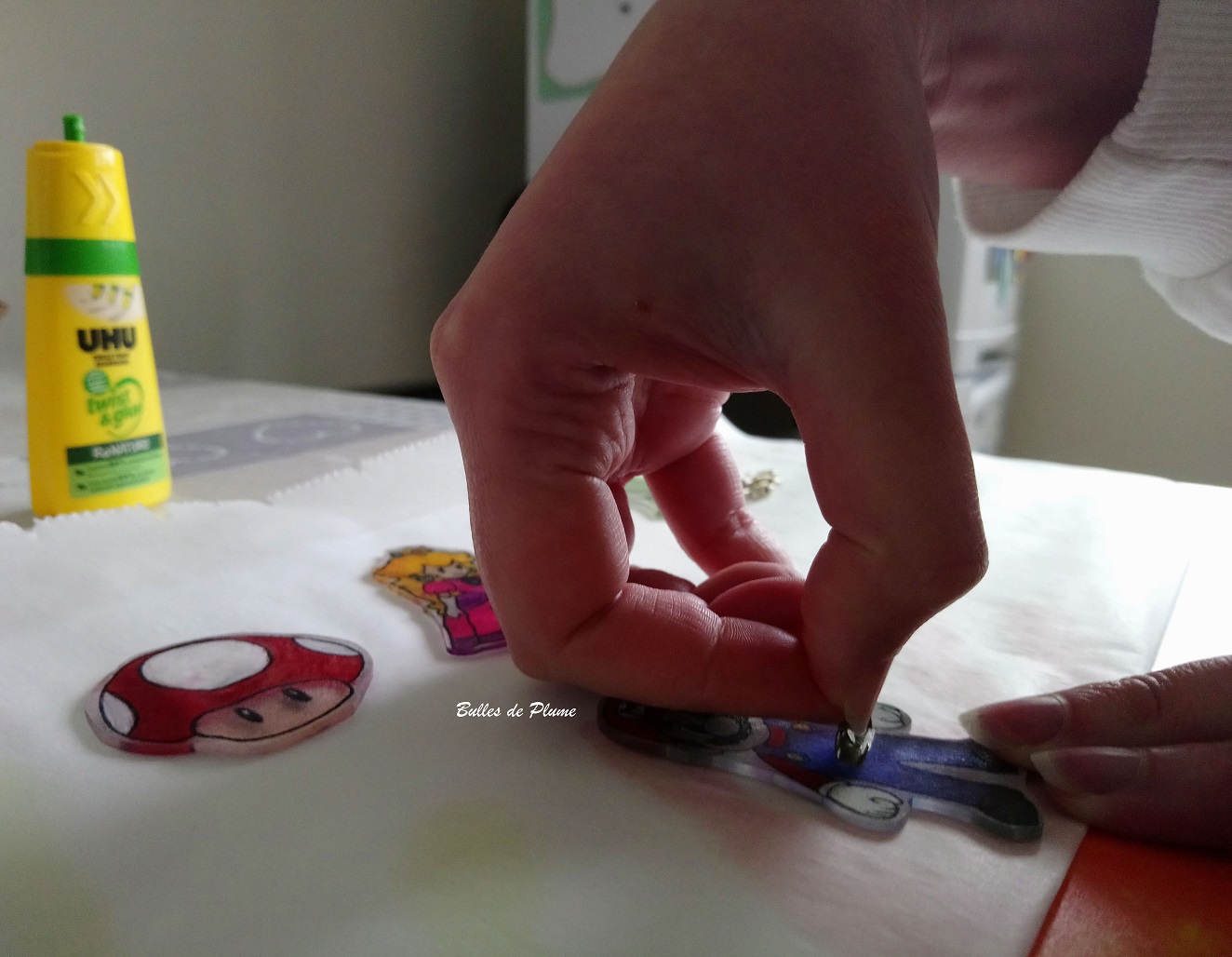 DIY : Broches en plastique fou - YouDoIt Le Blog
