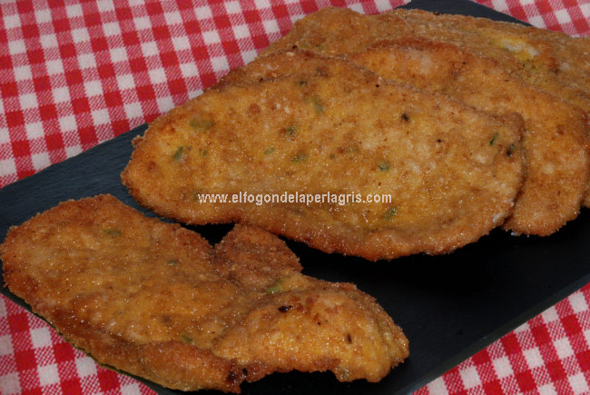 Filetes de magro de cerdo empanados Filetes de magro de cerdo empanados