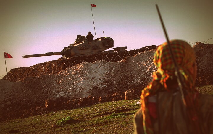 Продвижение турецкой бронетехники осуществляется под прикрытием артиллерии