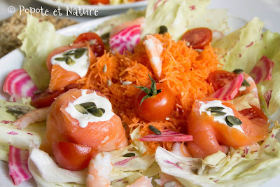 salade à la truite fumée aux crevettes au fromage frais et aux petits légumes © Popote et Nature salade à la truite fumée aux crevettes au fromage frais et aux petits légumes © Popote et Nature
