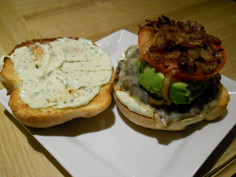 Eat cook and love Burgers de portobellinis chipotle, mayo basilic lime