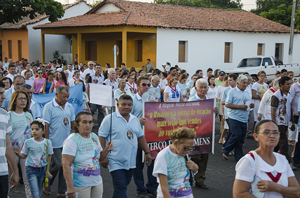 Procissão reúne milhares de fiéis no fim do Festejo da padroeira de Cocal - Imagem 7