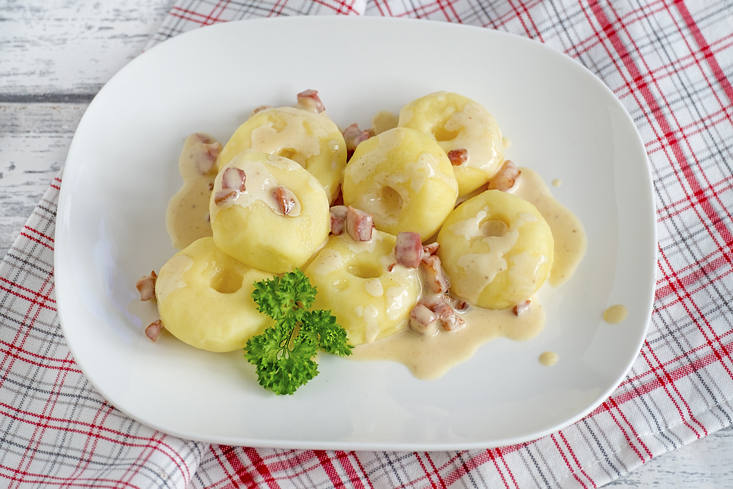 Shuraba borduurwerk Cordelia Aardappel donuts met roomsaus Kluski śląskie - Poolse recepten - – ElsaRblog