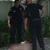Βίντεο: Λήστεψε την τράπεζα κι έτρεχε γυμνός στους δρόμους, πετώντας τα λεφτά!