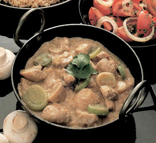 Dhingri Kari (Mushroom Curry) a classi Indian recipe for a vegetarian mushroom curry served in a Balti dish.