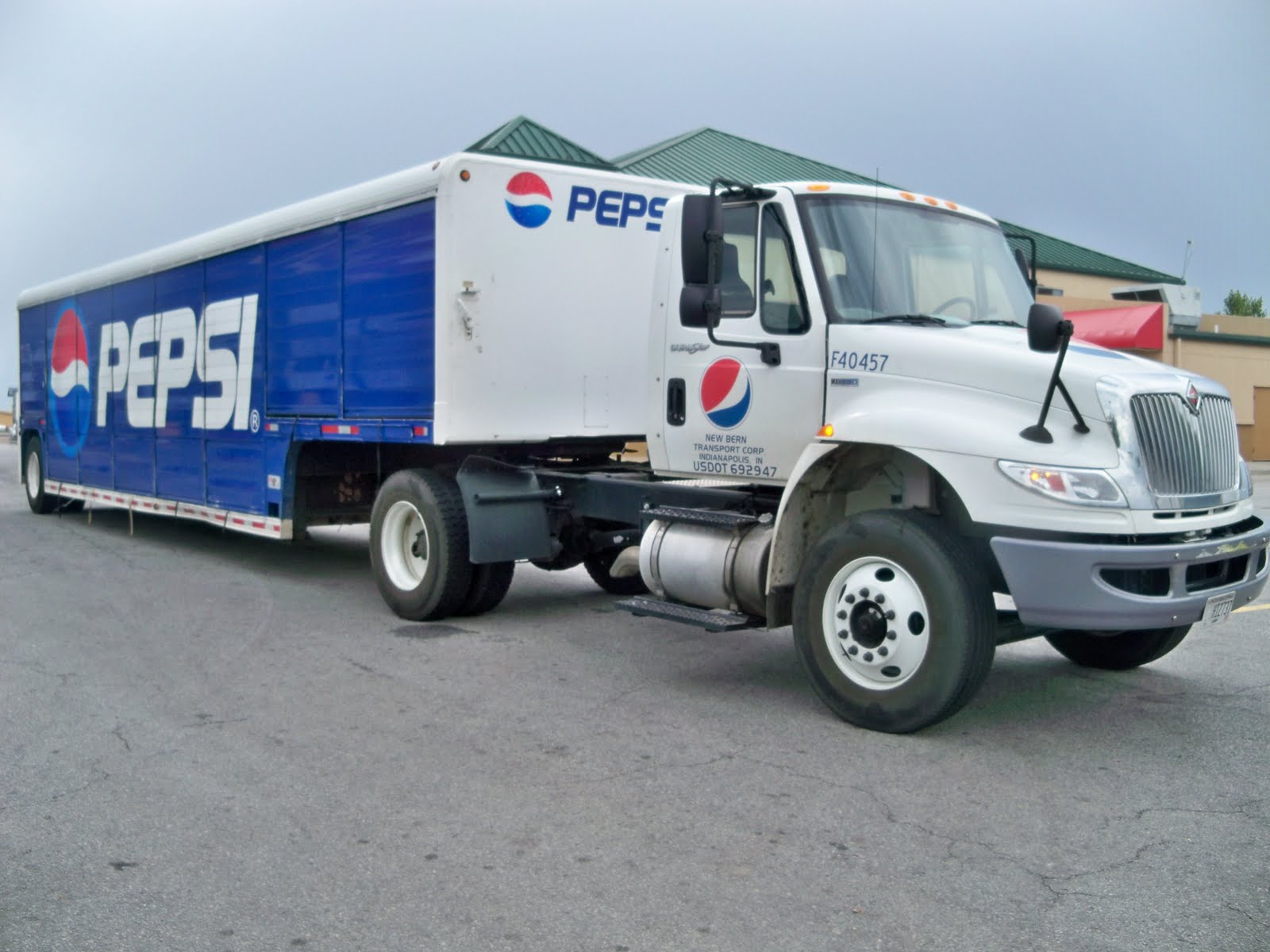 SUPER ANIMAL Soft drink delivery service