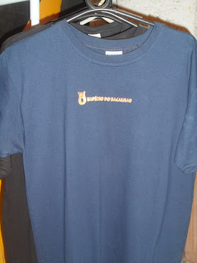 camisa com estampa de tinta ouro hidrometalica