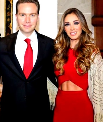 Anahi Puente Foto de Anahi Puente junto al amor de su vida