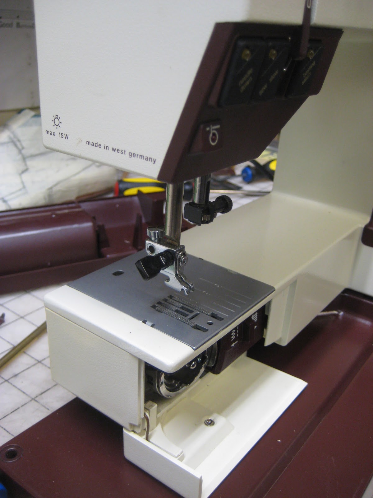 MI Vintage Sewing Machines Pfaff Tiptronic 1069 (1980's)