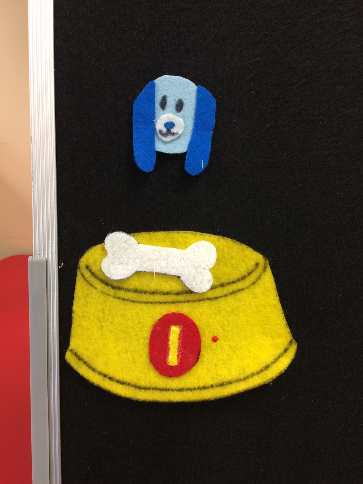 Read, Rhyme and Sing Flannel Friday Dog Bones