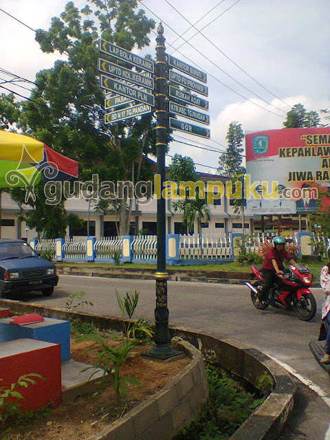 Tiang Penunjuk Arah Jalan Tiang Penunjuk Arah Jalan