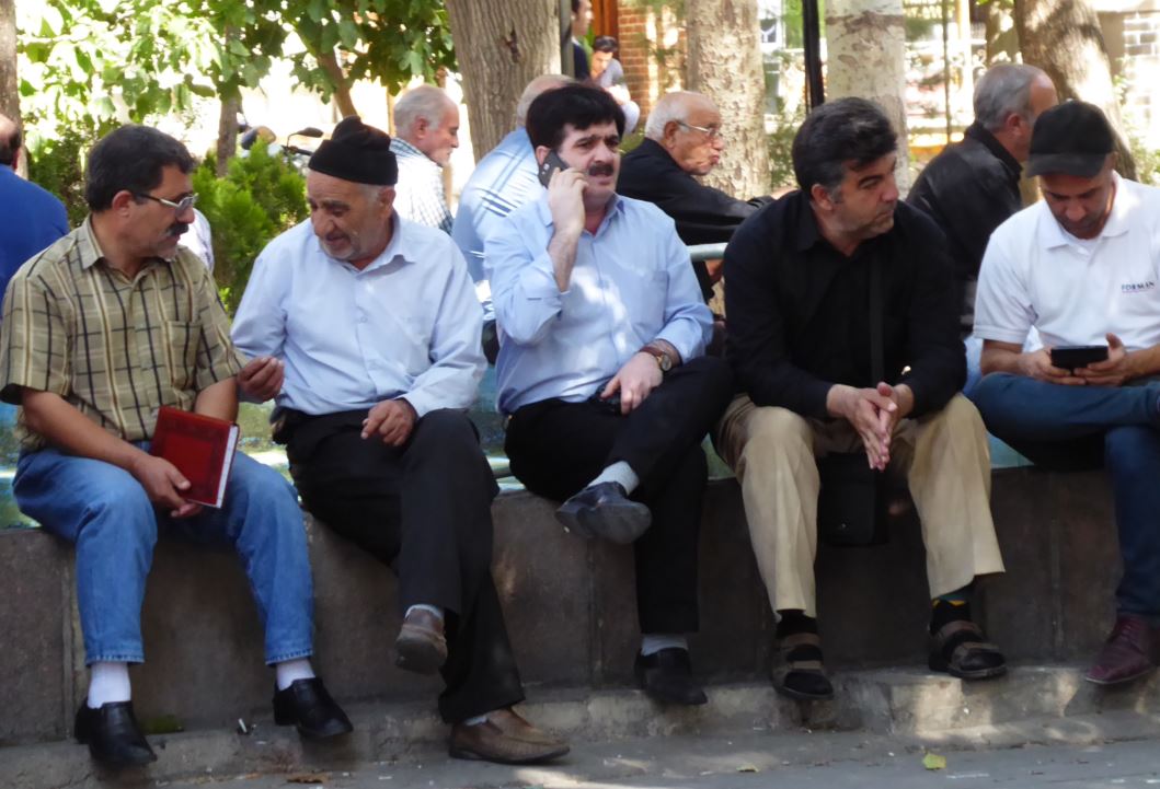 Rheumatologe Dress Code for Men in Iran