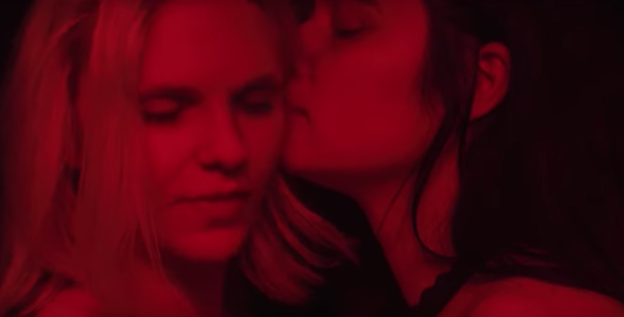 DETALJI - CRY FOR YOU - lesbian kiss