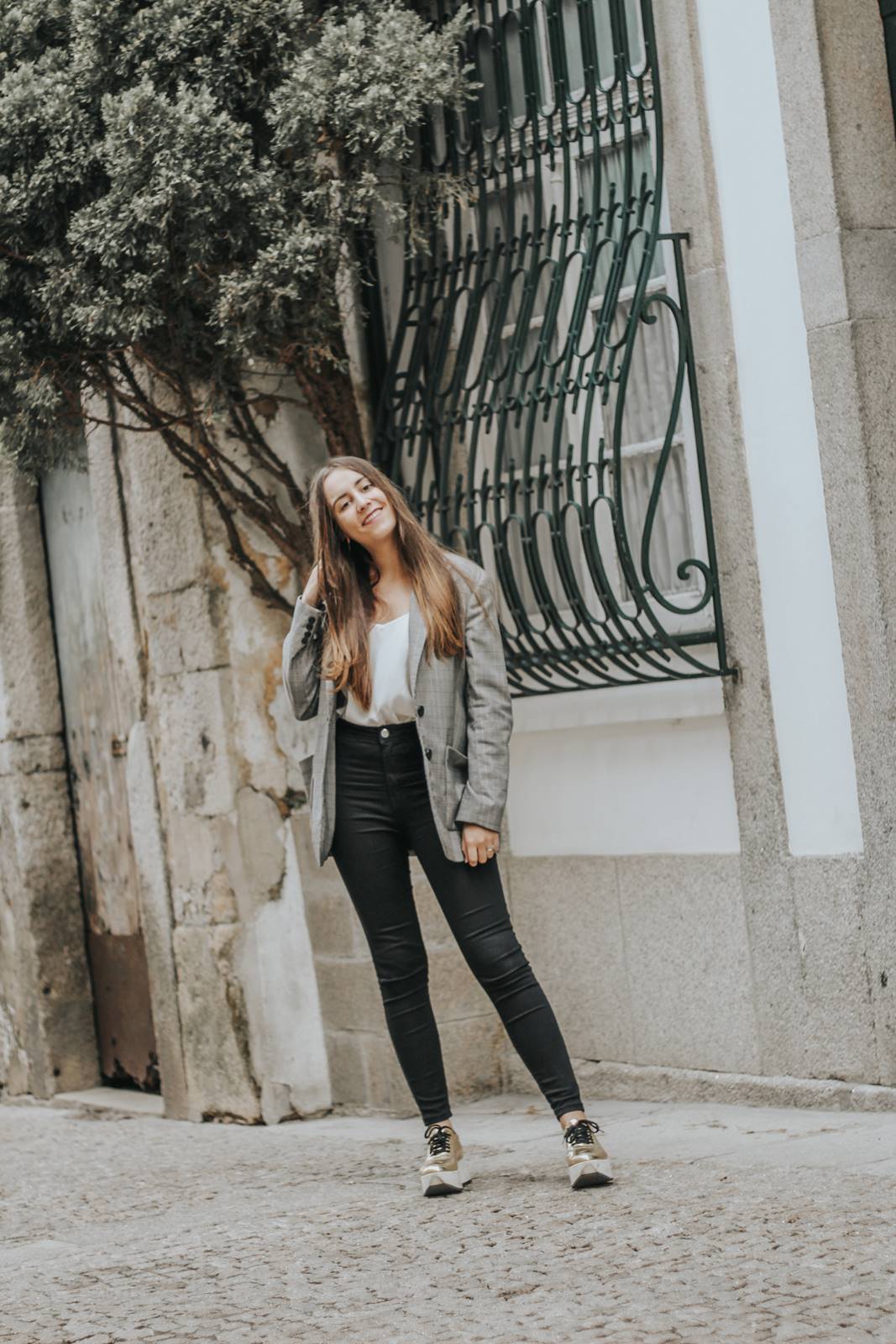 outfit_check_blazer_golden_sneakers outfit_check_blazer_golden_sneakers