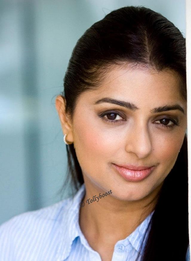 south indian actress model bhumika chawla long hair face closeup stills tollywood boost south indian actress model bhumika