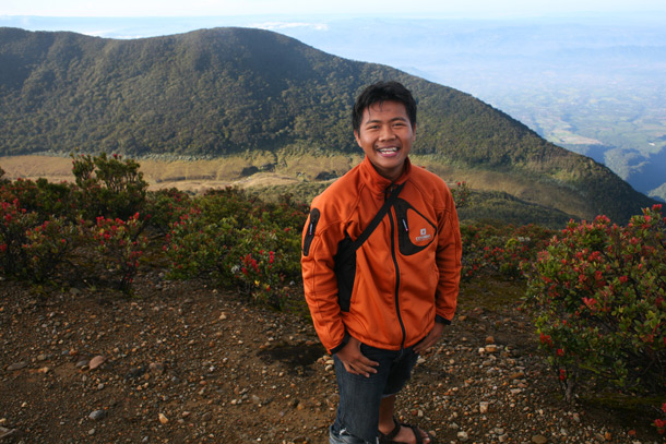 menggunakan jaket digunung foto jaket gunung keren