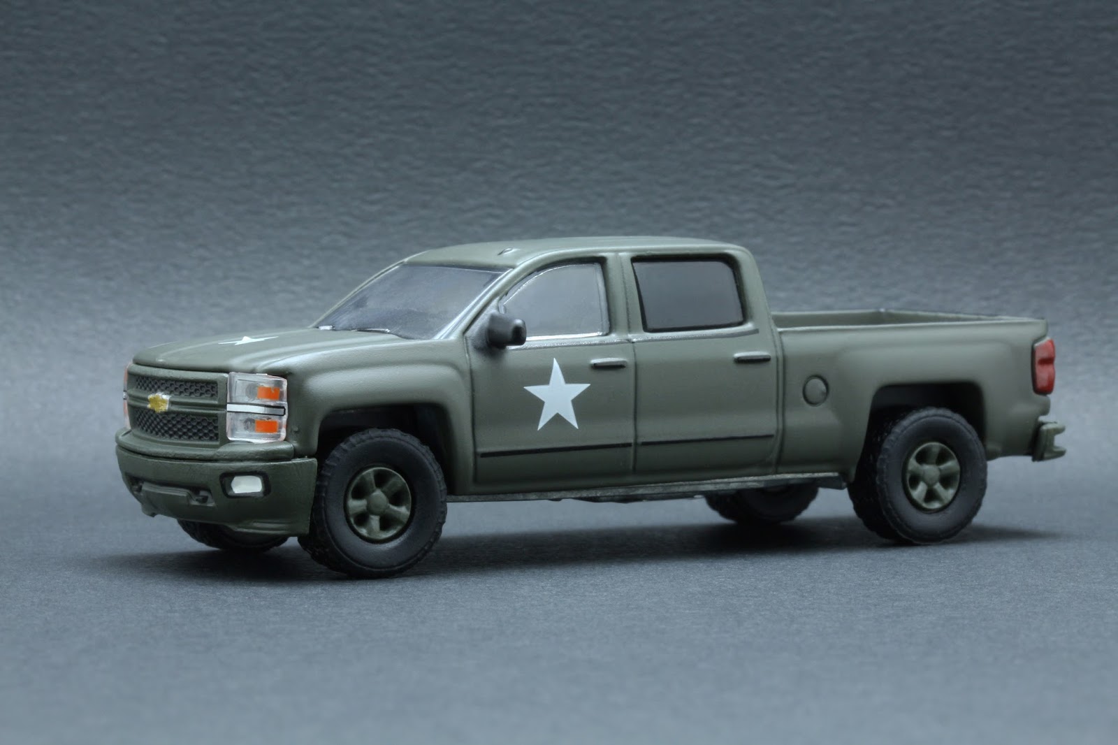 Diecast Hobbist: 2015 Chevrolet Silverado - US Army LSSV