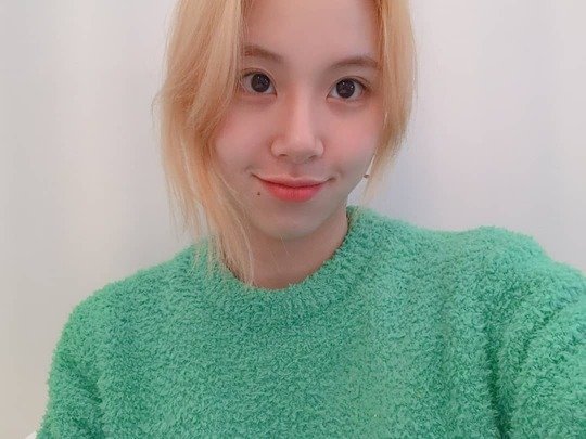 Twice Chaeyoung sarı saçlarıyla hayranları şaşırttı