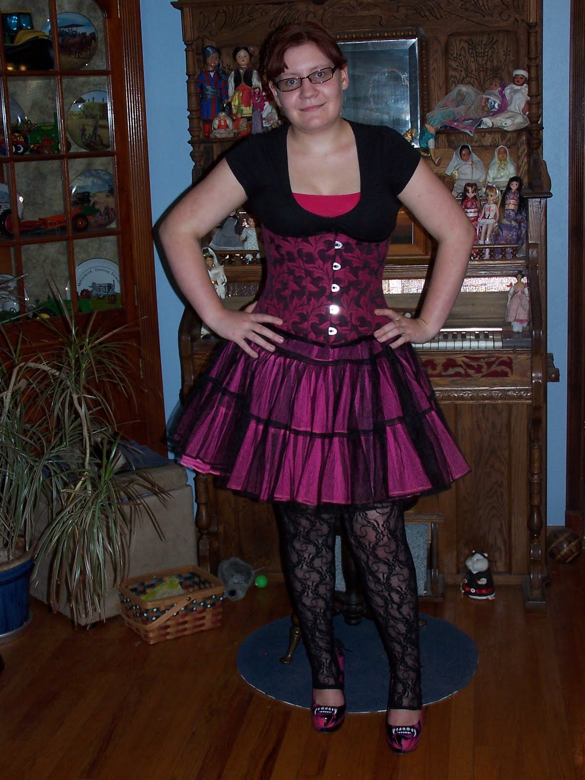 Geeky Goth Girl: Pretty(ish) In Pink