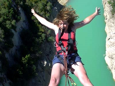 Puenting Foto de una mujer realizando un puenting