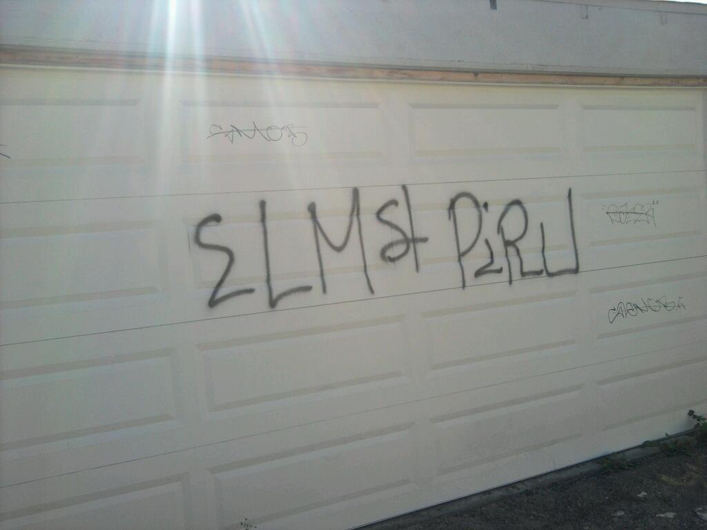 blood gangs graffiti Elm street piru ( ESP , compton )