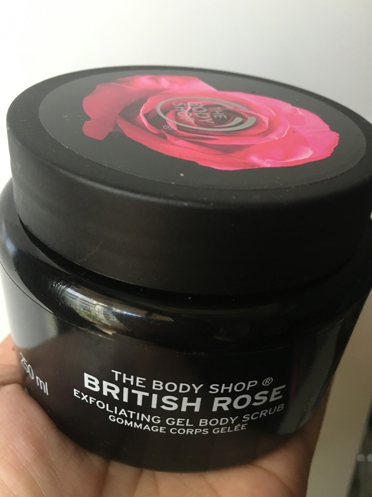 MAKEUP FOR ETERNITY The Body Shop British Rose Exfoliating Gel Body
