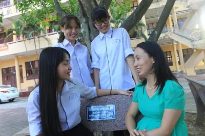 3 nữ sinh chuyên anh đạt điểm 10 tuyệt đối môn Toán 3 nữ sinh chuyên anh đạt điểm 10 tuyệt đối môn Toán