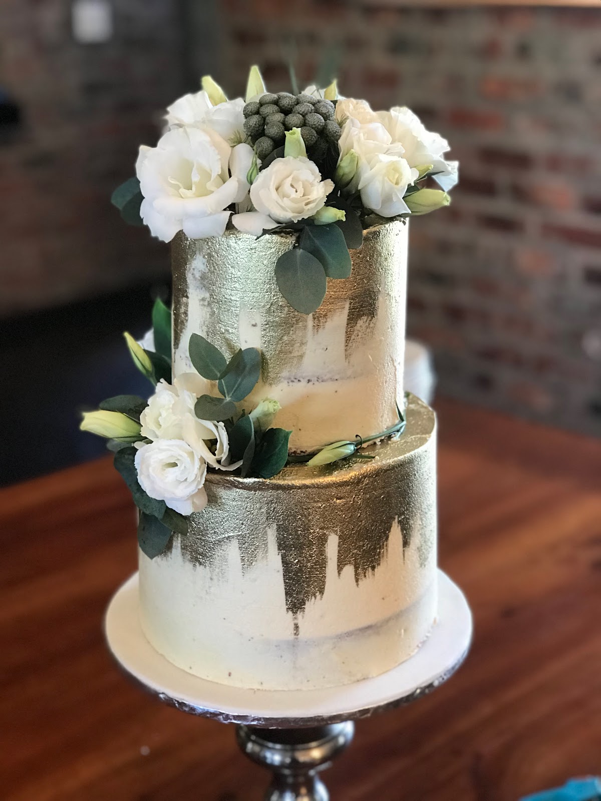 Rozanne S Cakes White And Gold Wedding Cake Styled With Fresh Flowers White And Gold Wedding Cake Styled With Fresh Flowers