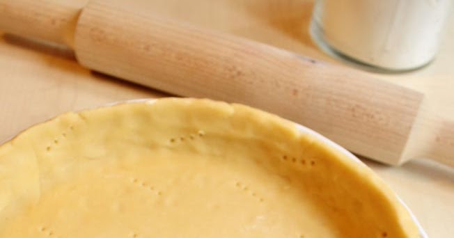 Foncer un cercle à pâtisserie - Une technique culinaire commune aux pâtes  sablées et brisées - Recette par Chef Simon