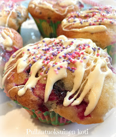 #muffini #muffin #muffinssit #baking #whitechocolatemuffin #blackberrymuffin #cupcake #leivonta #pullantuoksuinenkoti