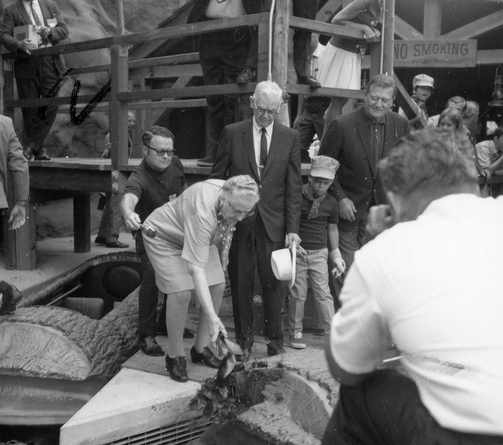 Polkadots on Parade: Knott's Berry Farm: Timber Mountain Log Ride!