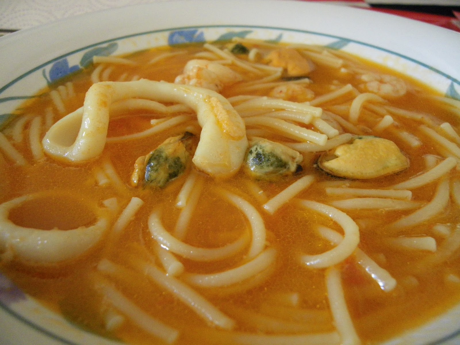 Adrian Gonzálvez Sopa de mariscos con fideos.