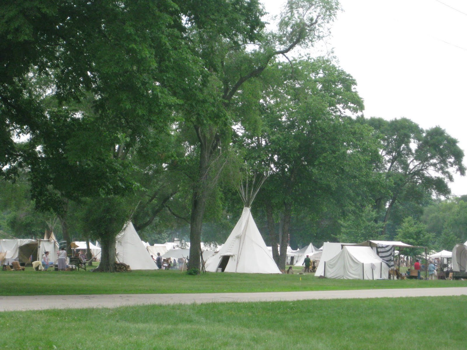 b. honey rendezvous & flea market in prairie du chien, WI