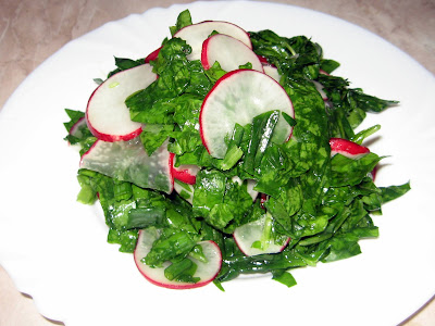 Salata de spanac  cu ridichi si ceapa verde