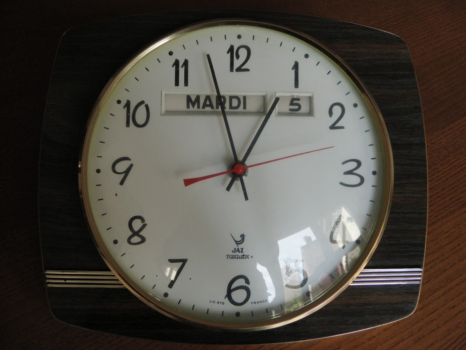 Lucie la chineuse: Horloge année 60 Jaz transistor