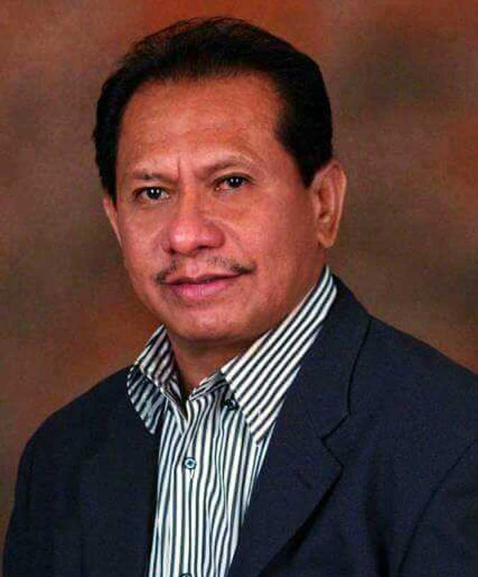 John Resubun Tegaskan Siap Bertarung di Pilkada Malra Langgur, Malukupost.com - Jelang perhelatan akbar pesta demokrasi Pemilihan Kepala Daerah (Pilkada) Maluku Tenggara (Malra) tahun 2018, berkembang informasi di tengah masyarakat sejumlah tokoh-tokoh baik itu birokrasi, politisi dan pengusaha akan ambil bagian. Sejumlah nama-nama yang digadang-gadang telah siap maju untuk Pilkada Maluku Tenggara 2018 salah satunya adalah DR. Drs. Yanuarius Resubun, MSP atau yang akrab dipanggil John Resubun (JR). Ketika ditemui media ini, di Langgur, Sabtu (1/4) John Resubun (JR) mengatakan dirinya siap untuk maju pada Pilkada Maluku Tenggara 2018 nanti.