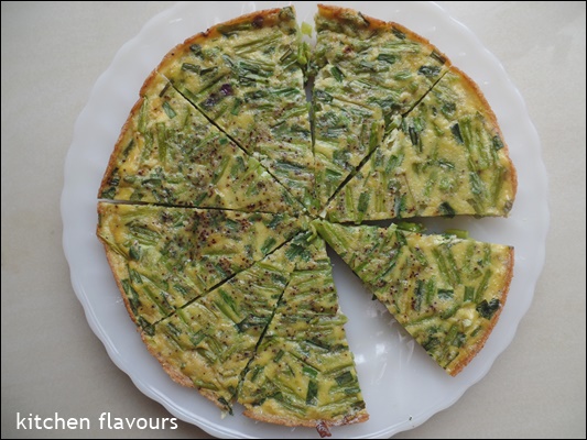 kitchen flavours: Asparagus Omelet with Chives & Garlic