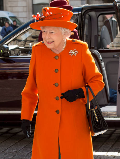 Royal Family Around the World: Queen Elizabeth II Visits The Royal ...