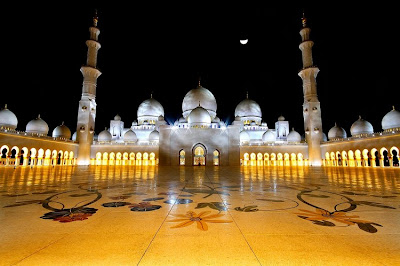 http://4.bp.blogspot.com/-PC1uBNiN6z8/UVYcS7f9BTI/AAAAAAAAA0s/GidXiOuLN0k/s1600/Sheikh-Zayed-Mosque-Night-View-750x498.jpg