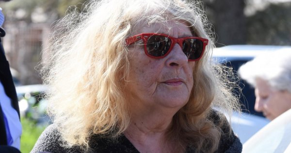 Άννα Παναγιωτοπούλου: Το τεράστιο ποσό που έπαιρνε για κάθε επεισόδιο του Ντόλτσε Βίτα (βίντεο) Άννα Παναγιωτοπούλου: Το τεράστιο ποσό που έπαιρνε για κάθε επεισόδιο του Ντόλτσε Βίτα (βίντεο)