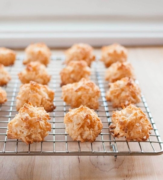 Easy Coconut Macaroons Easy Coconut Macaroons