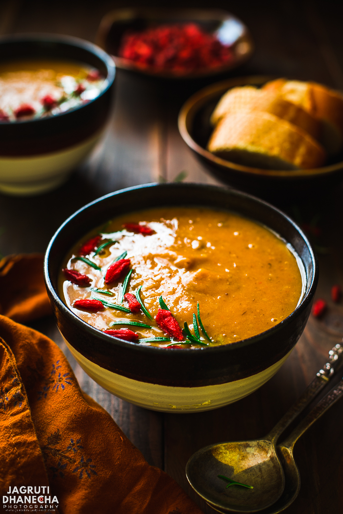 Goji berries, mushroom and sweet potato soup Fight back flu and colds with this Goji Berries, Mushroom and Sweet Potato vegan soup that is nothing but a powerhouse of goodness!
