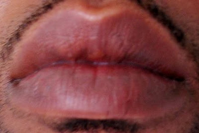 Labios Foto de labios de un hombre moreno adulto