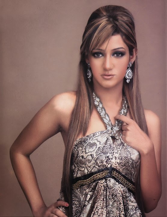 Pakistani Girl Model Mathira Biography and Career 
