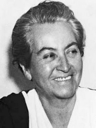 Gabriela Mistral Foto de Gabriela Mistral sonriendo