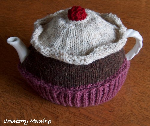Cranberry Morning: Cupcake Tea Cozy