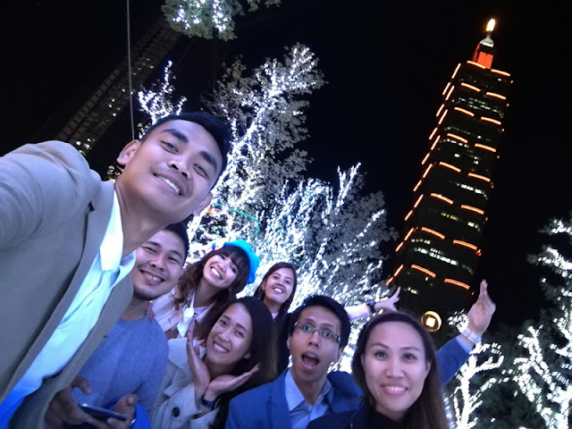 A groufie with the team at the amazing Taipei 101! A groufie with the team at the amazing Taipei 101!