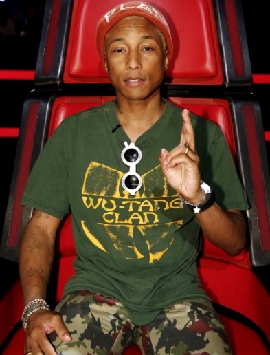 Pharrell Williams Foto de Pharrell Williams sentado